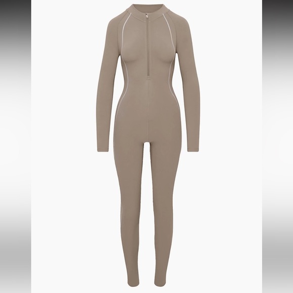 NWT Aritzia TnAction Hero Jumpsuit - Picture 2 of 10